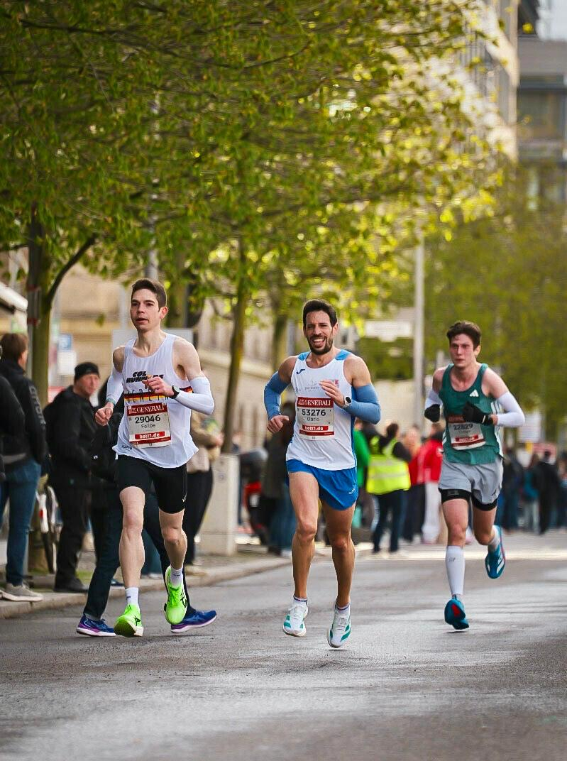 Dario Cucchiara in gara su strada a Berlino durante competizione podistica